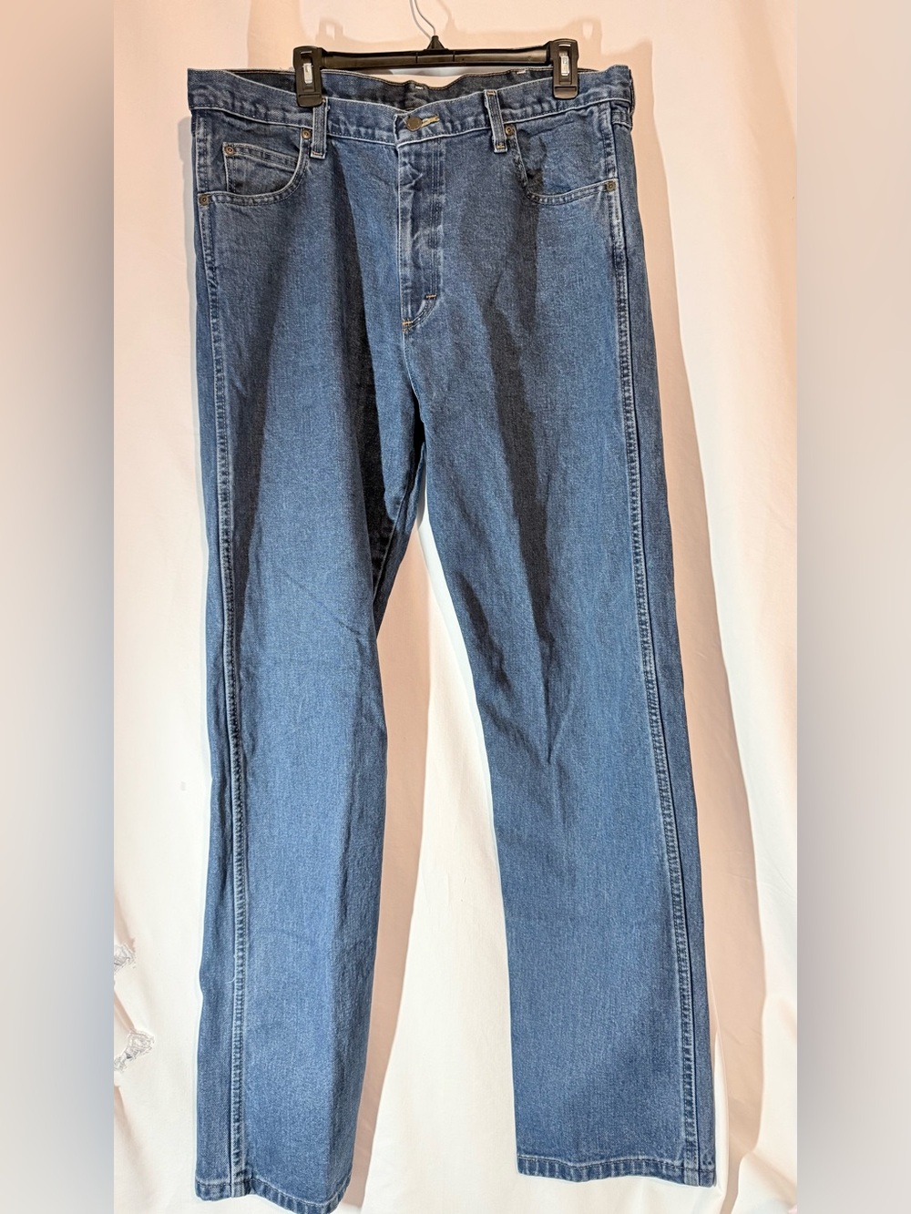 Wrangler Rugged Wear Jeans Mens 38x34 Relaxed Straight Leg 100% Cotton Blue